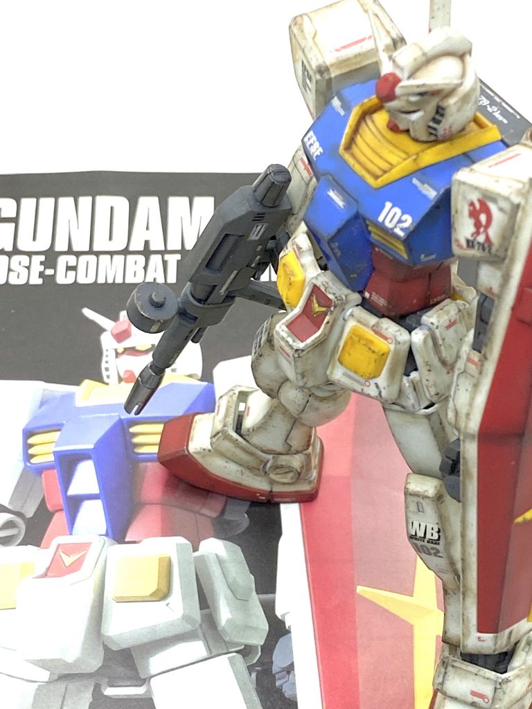 最後は説明書と。やはりRX-78-2はガンプラの原点であり、一番最初に出たメカコレクションのプラモデルから相当進化してると改めて思います。しかも現在進行形ですから・・・未だにRX-78-2は様々な解釈でインジェクションキット化されており人気の高さを感じます。あんまり評価は高くないのですがMGの最初のガンダムと ver.kaのキットが自分は好きでデカール位置は参考にしたので「スタイリッシュなカトキ風マーキングと汚し塗装は合うのかな?」と思いましたが、らいだ~Joe様のお気軽汚し杞憂を吹き飛ばすカッコ良さがあり、本当に凄い技法だと思います。これからもお気軽汚しをしながら自分が満足出来るコレクションを増やしていきたいです。ファーストガンダムの劇中に出ていたMSのキットは全てほぼ完成しているのでお気軽汚しをしてこれからもアップしていきたいです・・・自分が見てみたいので(笑)。ご覧して頂きありがとうございました。