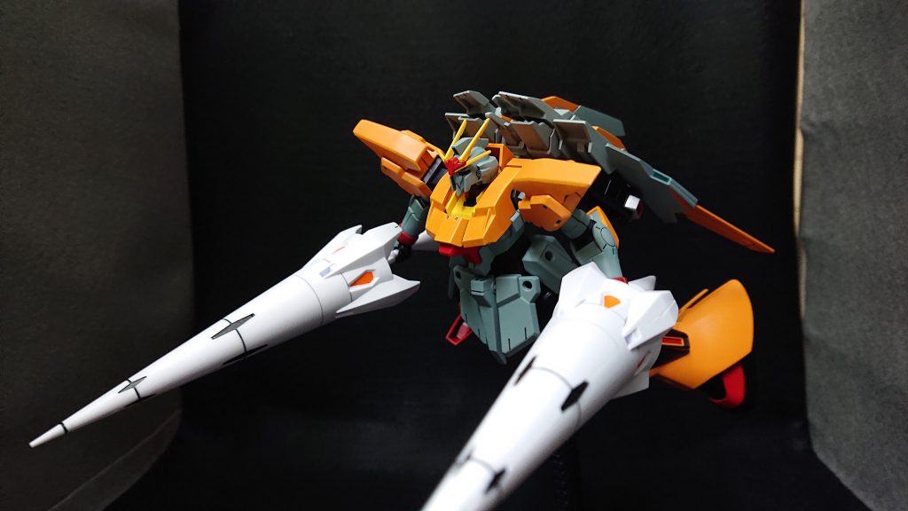 機体名のペネトレイト(penetrate)とは、英語で“貫く”という意味です。「ライトニングガンダムの機動力と2本のランスで敵を貫く」が今回のコンセプトになります。では、最後までご覧いただきありがとうございました