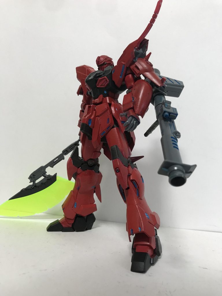 シナンジュスタインDX3シンプルだが大胆な動きのできる機体で扱いにくい大型ビームトマホークを使いこなす彼だからこそ真価を発揮するらしい