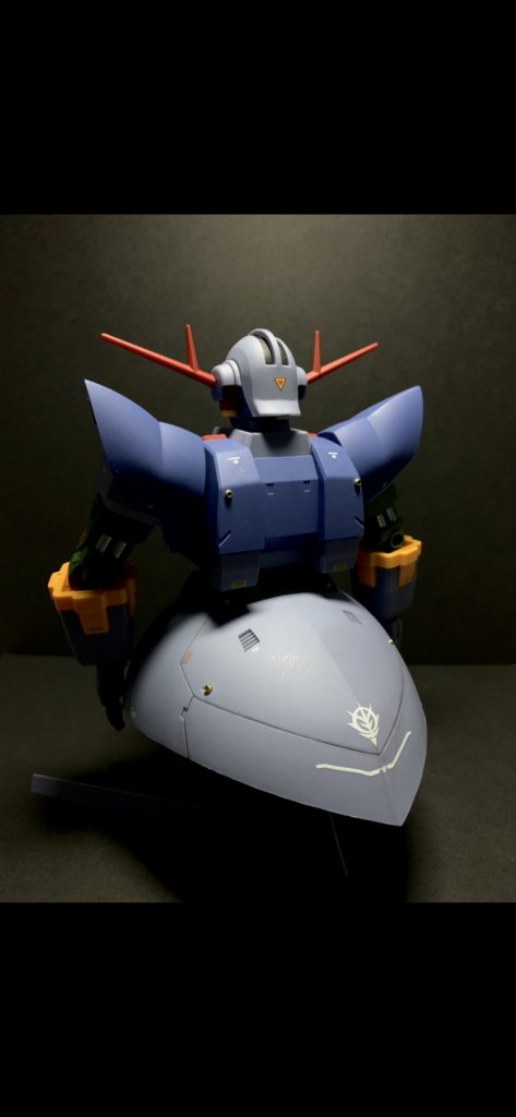 ディテールアップもつぶし玉を前側に2つ。背中側に4つ。肩と胸の辺りにランナー切り出してパーツを追加したくらい。RGの圧倒的な精密さもいずれはチャレンジしたいものの、コレはコレで愛嬌もあってとても好きです。