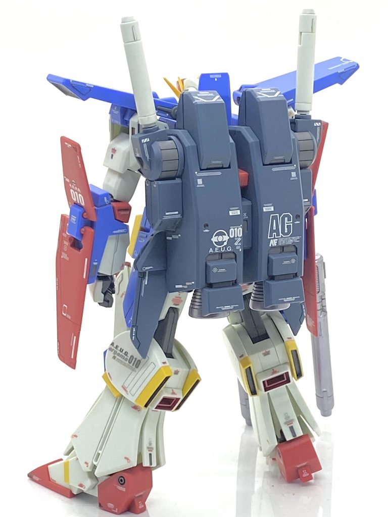 塗装箇所とカラーレシピ膝赤部→(クレオス)新ガンダムカラーMSレッド各メカ凹凸部、フレーム一部→(クレオス)RLM75グレーバイオレットバーニア内部等→(クレオス)GXメタルレッドバーニア外部、ビームライフル先端、ハイメガキャノン内部→(ガイア)フレームメタリック(1)