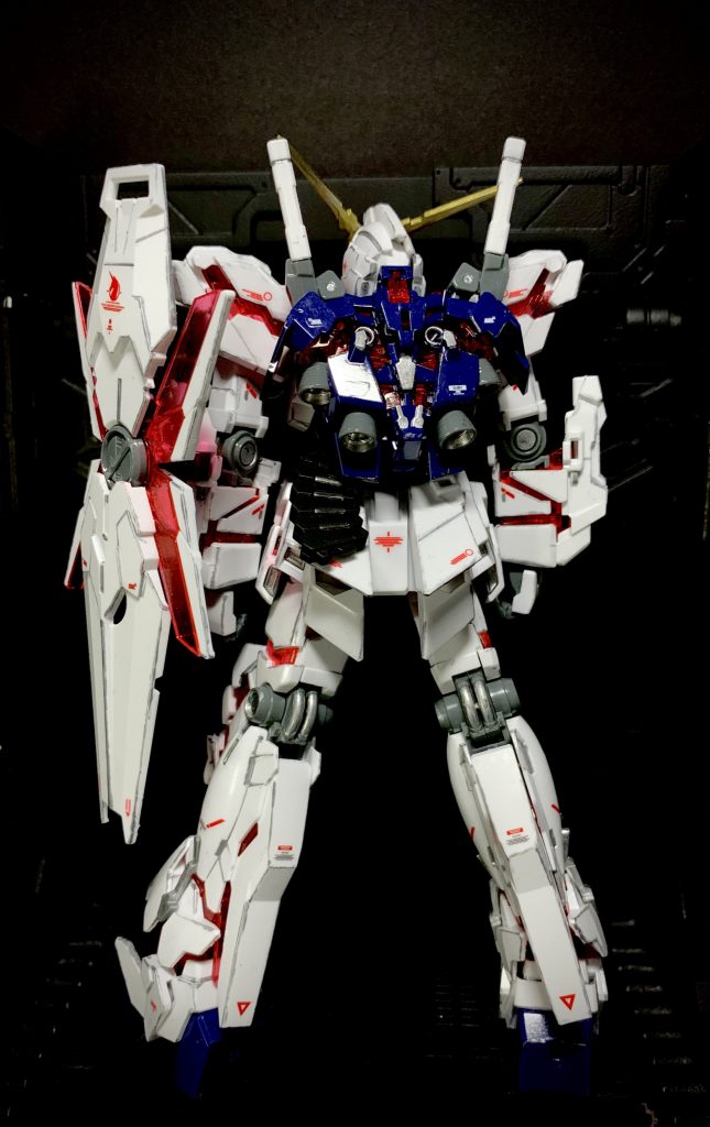 デカールも他の方の作品や、MGなどを参考にペタペタ。このくらい最新のHGはパチ組みとデカールだけでも凄くカッコ良く仕上がりますねー。感動です。