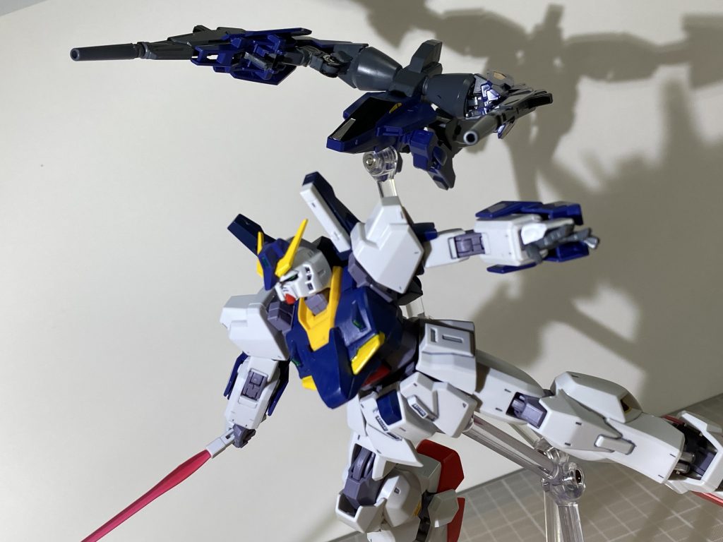 同じく23話イメージ「流石レイジ...でも！！」ビルドブースターMK-Ⅱも分離可能