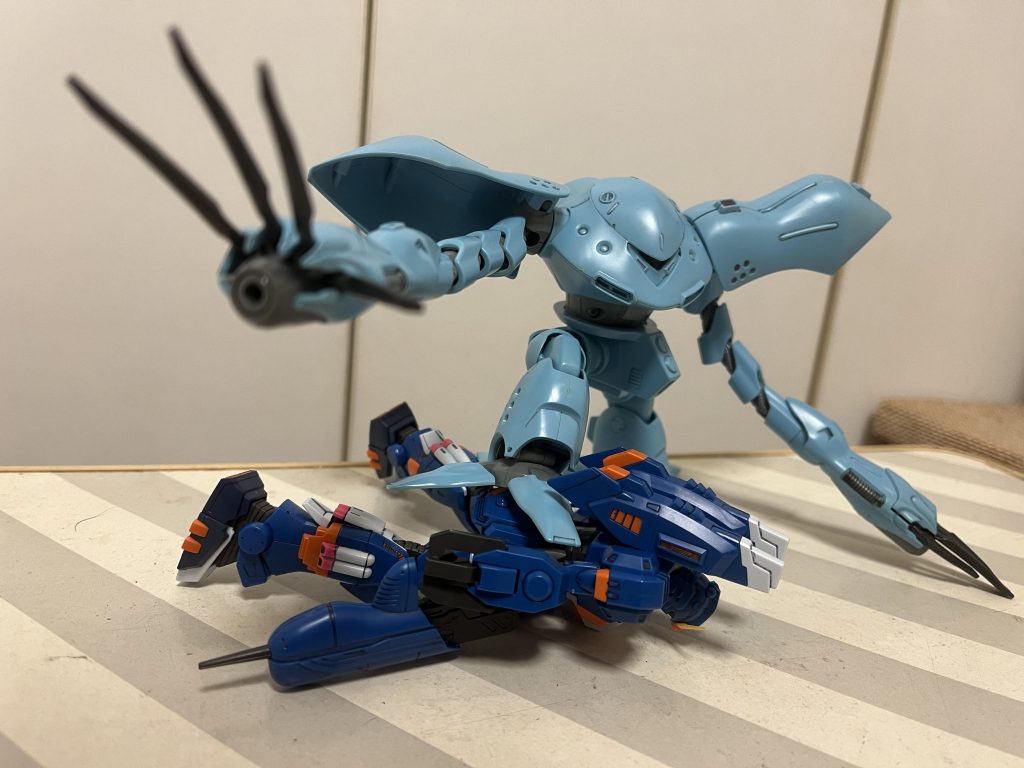 おまけ。ハイゴッグの活躍を単品で。ジオン水泳部では1番好きな機体なんですけど、かなり昔に作ったものなので、出来が荒いですねぇ。肩アーマーの裏ぐらいはいつか塗ってあげたいですw