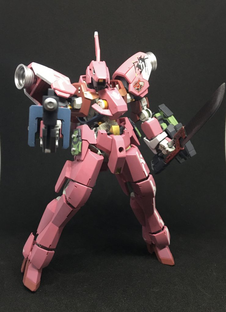 アクションポーズ。やはりグレイズのライフル構える様はカッコいいですね！