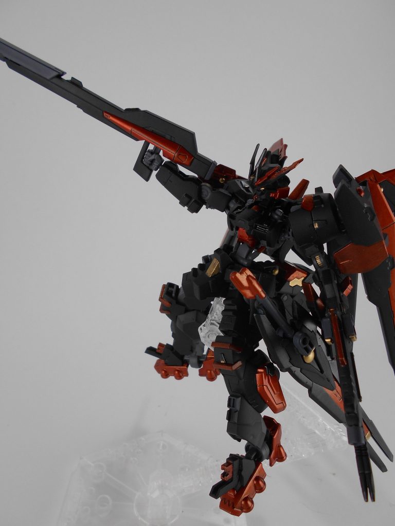 ビームキャノン改、「シャンテ」。サテライトキャノンにグリップを付け、手持ち武器として使用するものと左肩部のシールドに取り付けるものの2機があります。基本的に銃自体にビームを貯蓄してあり、空になった場合は使い捨てします。「シャンテ」はドイツ語で「幻影」のアナグラムです。