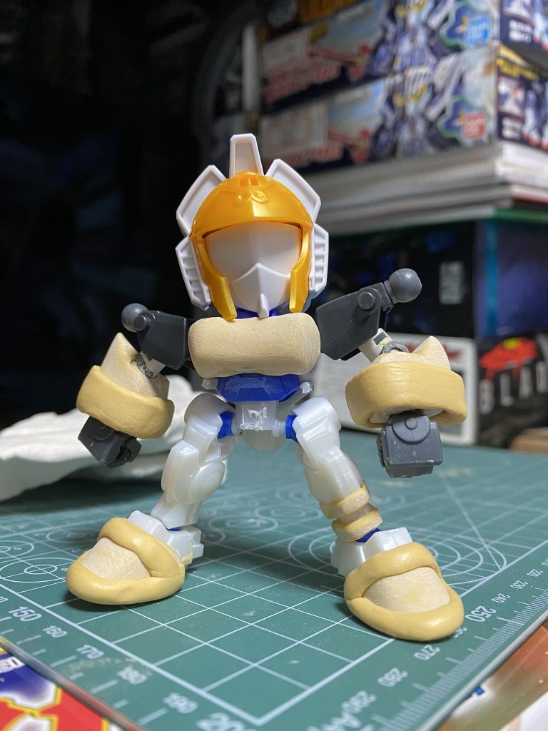 素体。ここから始めました。基本的にパテとプラ板で形作って行きます。