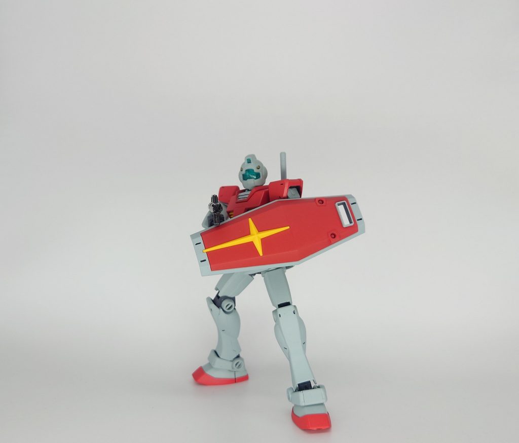 頭のバルカン部は真鍮パイプに置き換えてます。また、HGUCジムの側頭部の部は形状転写がいまいちなので削り落としてドーム形状部品を貼り合わせました。