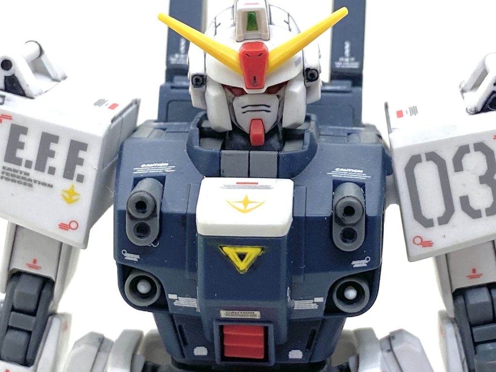 デカールはガンダムデカールのTHE BLUE DESTINY 汎用1とHGユニコーンガンダム用をメインにMGガンダムF91や市販のコーションデカールを満遍なく貼りました。