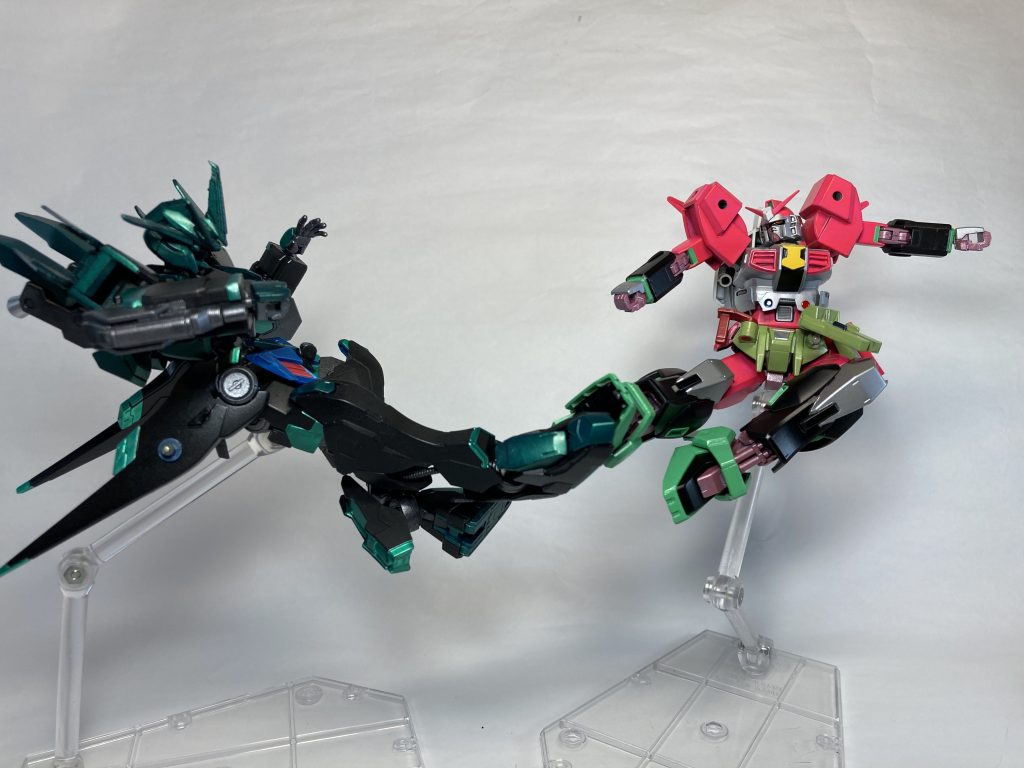 お互いのライダーキックシーンは今見ても最高にかっこいいです(≧∀≦)👍エグゼイド のマイティクリティカルストライクもしっかり足が動いて再現できます。