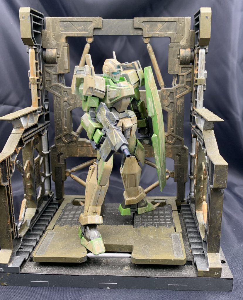 今回も素組にウェザリングだけの簡単仕上げですのだ。マーカーやライナードライブラシを駆使して汚れを何層にも何層にも重ねることで重圧感が出せていたらいいね、なのだ