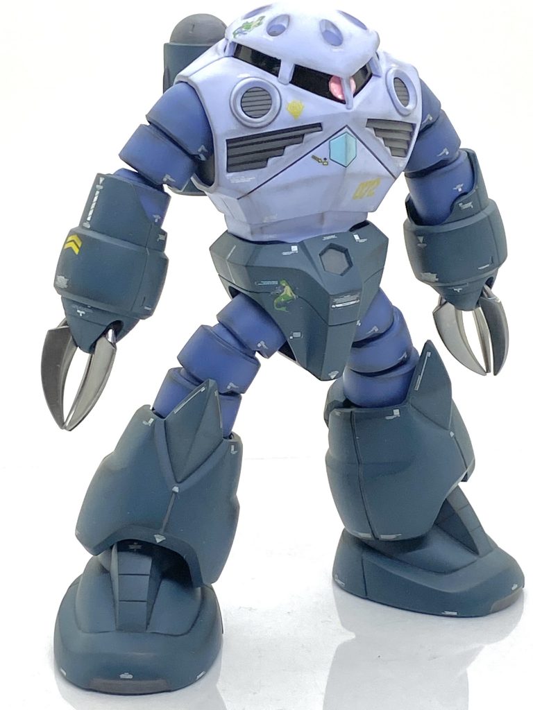 ズゴックもHGUCの初期なのでそれほどデティールが多くないのですがプロポーションが完璧に近いのでちょっとデカールを貼るだけでもカッコ良くなります。カトキハジメ氏のジオン系のデザインは四角マークのコーションを使う事が多いのでベルテクスのコーションデカールは適材適所で使い勝手がいいです。