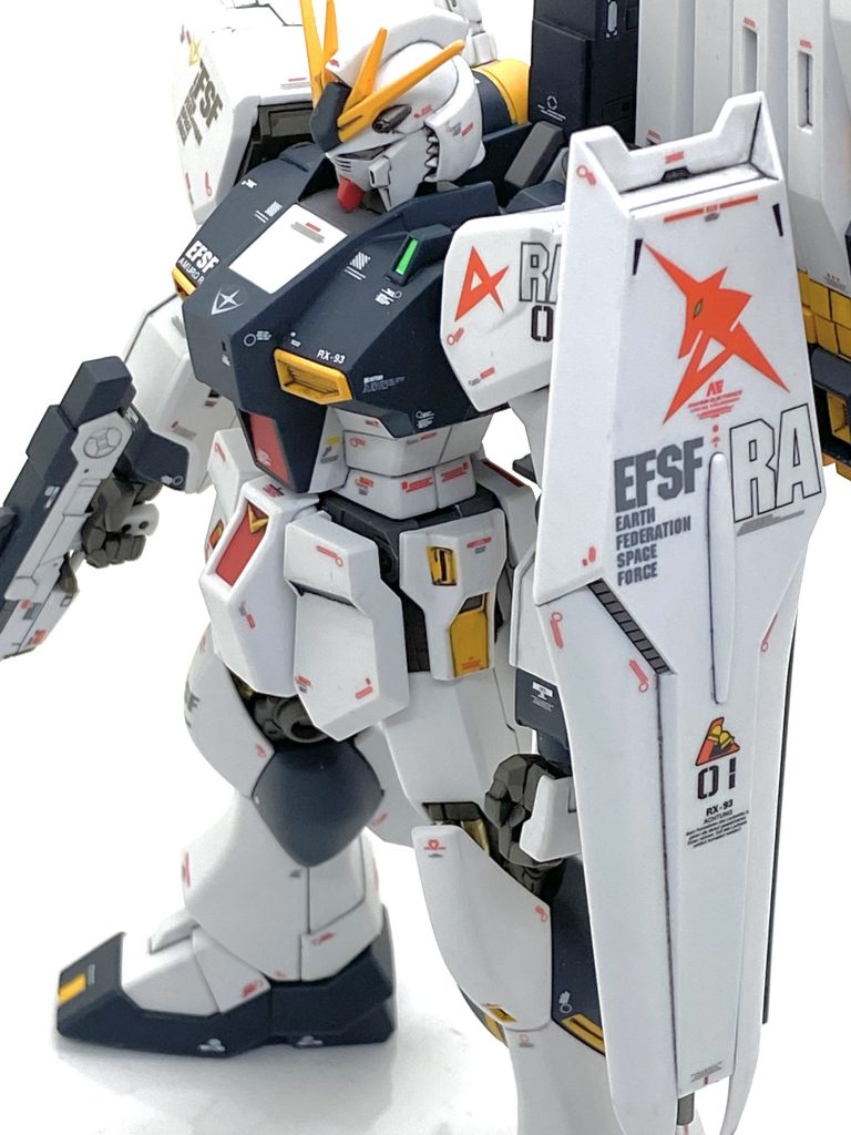 この角度の写真が一番カッコ良く見えまして、ツイッターにもアップしました。逆襲のシャアの旧サントラのイラストに似てるとも思いました。