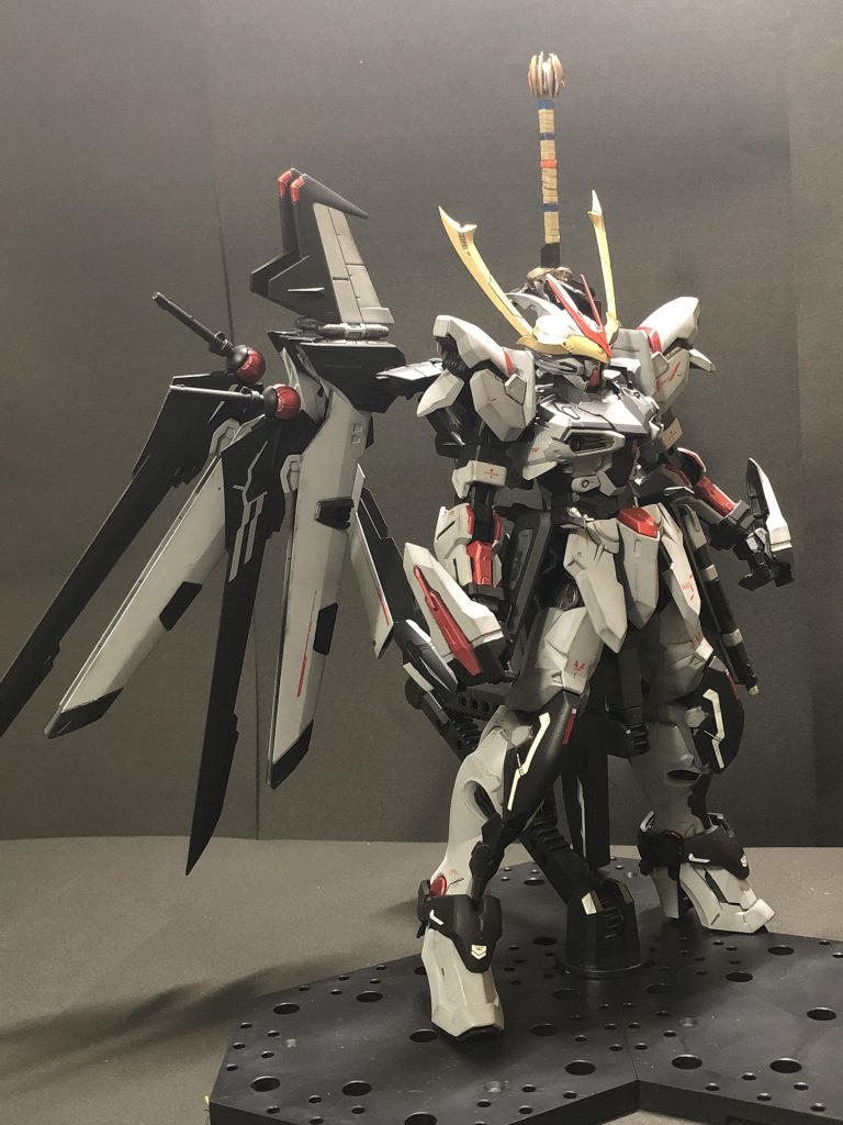 増加装甲の着脱も可能です。ほぼテスタメントに追加パーツ少しでだいぶ印象が変わったなーと思いました。重装時とは真逆で機動力重視な形態です。