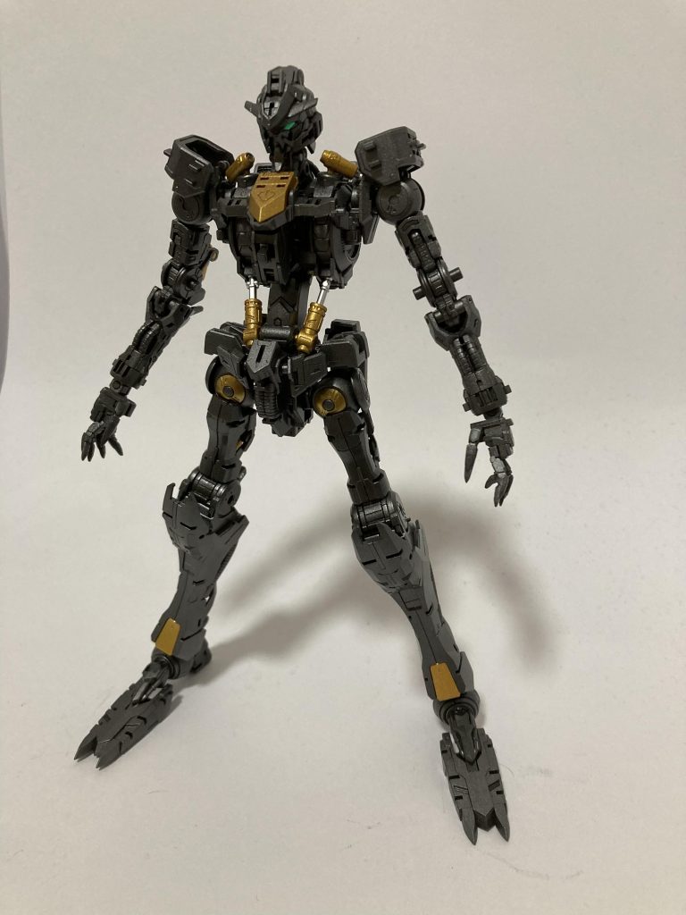 フレームだけでもかっこよすぎて、見納めよう！と思っていたら、外装つけ始めるまで2時間溶けてました。