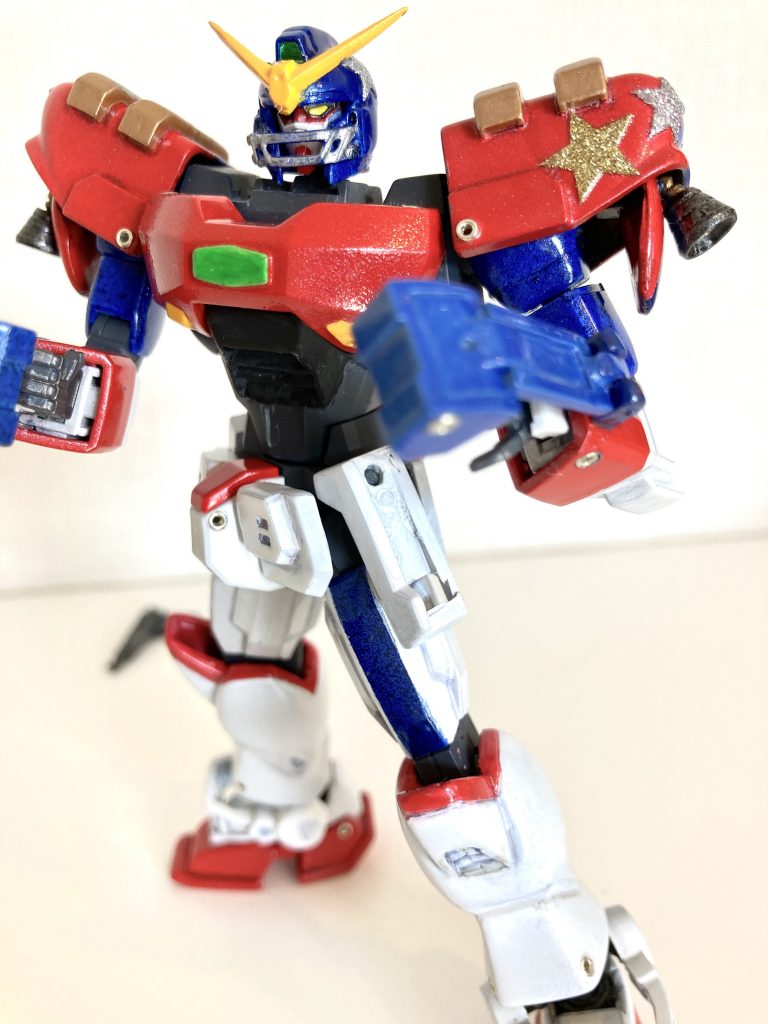 ファイティングナックルは差し替え式だったものを、真鍮線接続の可動式に変更しました。また、足首のアーマーは切り離して独立・可動式にしました。偉そうに書いてますが、全て先達の物真似です…