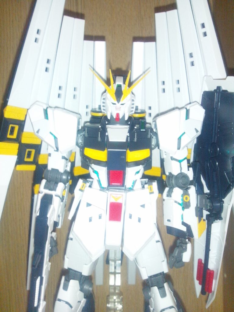 カメラのフラッシュで真っ白になってしまいました…この機体にロングレンジフィンファンネル付けたい……のはオレだけじゃないハズ…