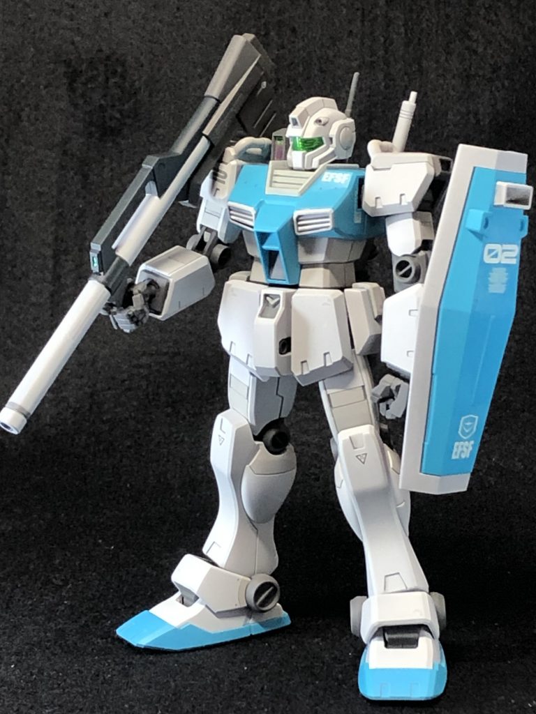 バズーカを自然に持たせるため手首の角度を少し調整しました