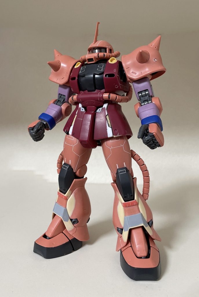 シャア専用ザクII Ver.2.0をメインとして他のザク(MG)からパーツを流用するとともに、プラ板、エポパテ、市販パーツによる造作、スジボリを追加しました。