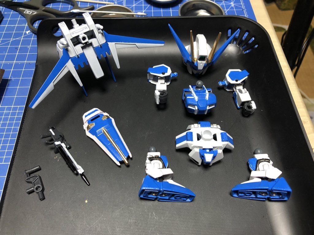 いつもながら塗りのクオリティは低いものの、何とか形になるのは我ながらすごいw上半身とシールドの塗り分けはもう少しなんとかしたいですね…そろそろ筆塗りの練習をするべきか…^_^;