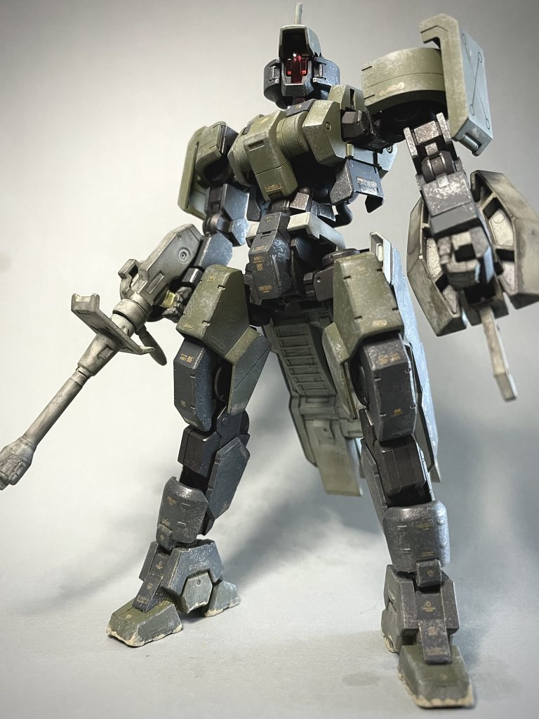 機体、地上戦をイメージしてのウェザリングをした状態。ドライブラシ、ウェザリングマスターを使用