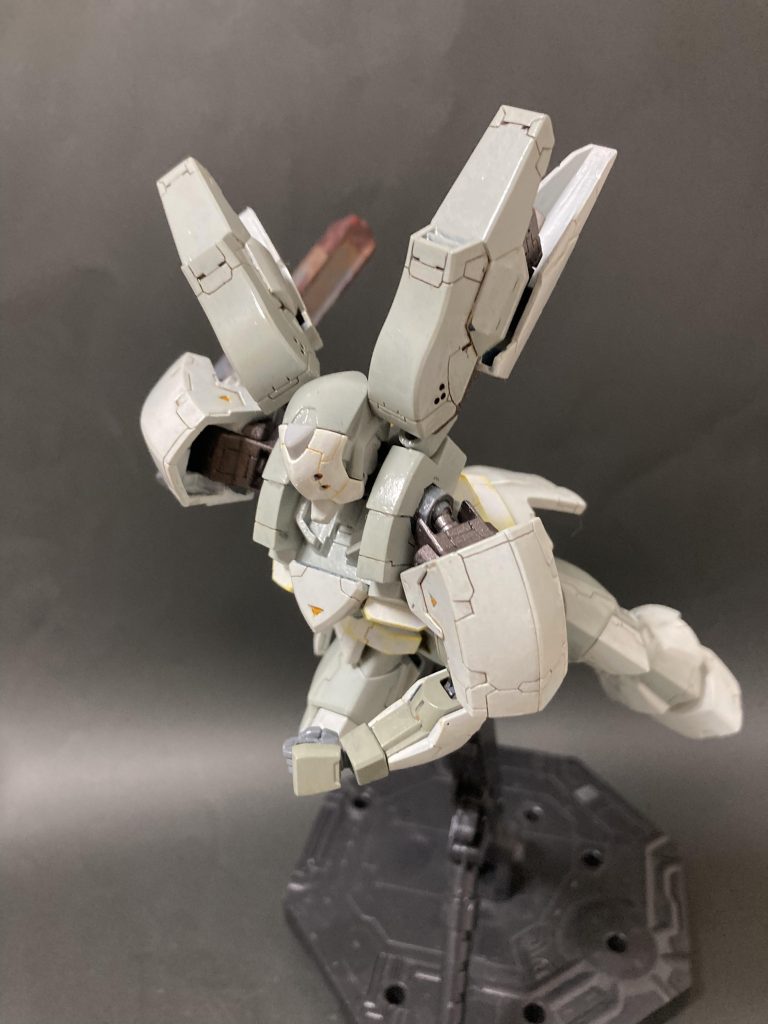 光の如く戦場を駆ける。