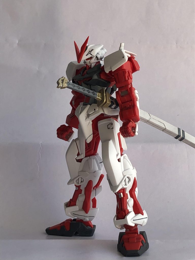 一年前、パーツ取りを目的に、リサイクルショップにて購入しましたが、その後、EGストライクの発売/購入を機に、その相棒として仕上げる方針に変更しました。というわけで、今回はEGストライクガンダムと並べても遜色ないようにがテーマです。