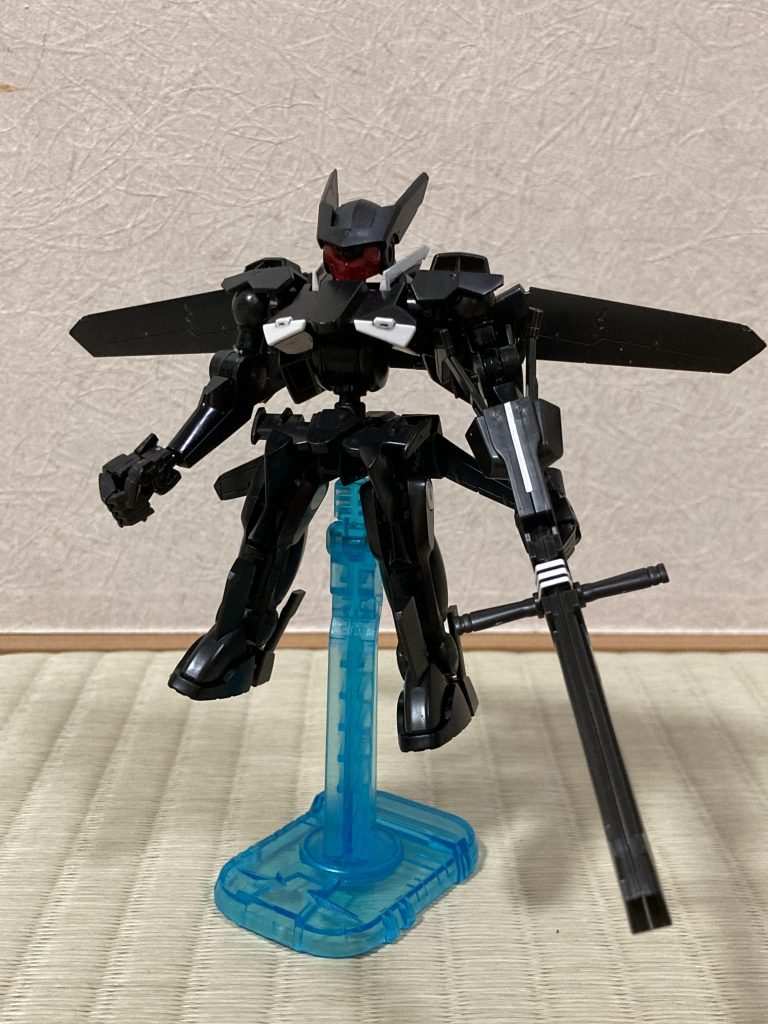 ぶらぶら機動しているイメージがあるので膝可動はなしです。いやほんとは可動させる腕がなかっただけです…(泣)