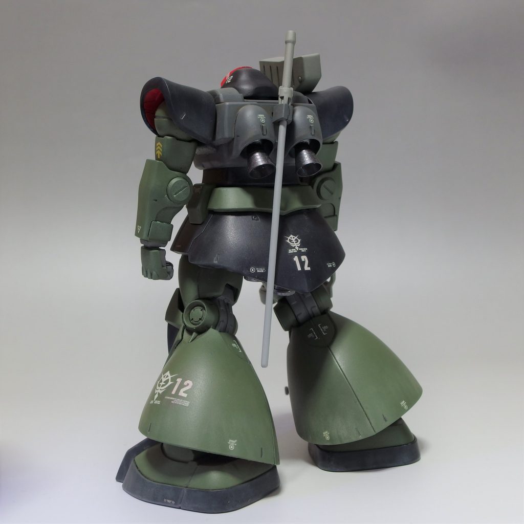 デカールは控えめかつちょっと野暮ったい感じで。