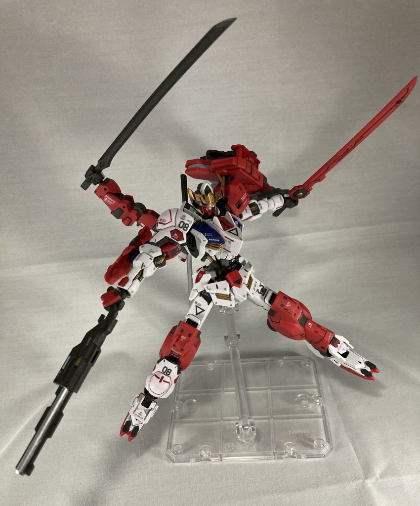 二刀・一砲流左手とサブアームの刀で防御重視に攻撃しつつ右手のショットガンで仕留める防御寄りの堅実なスタイル