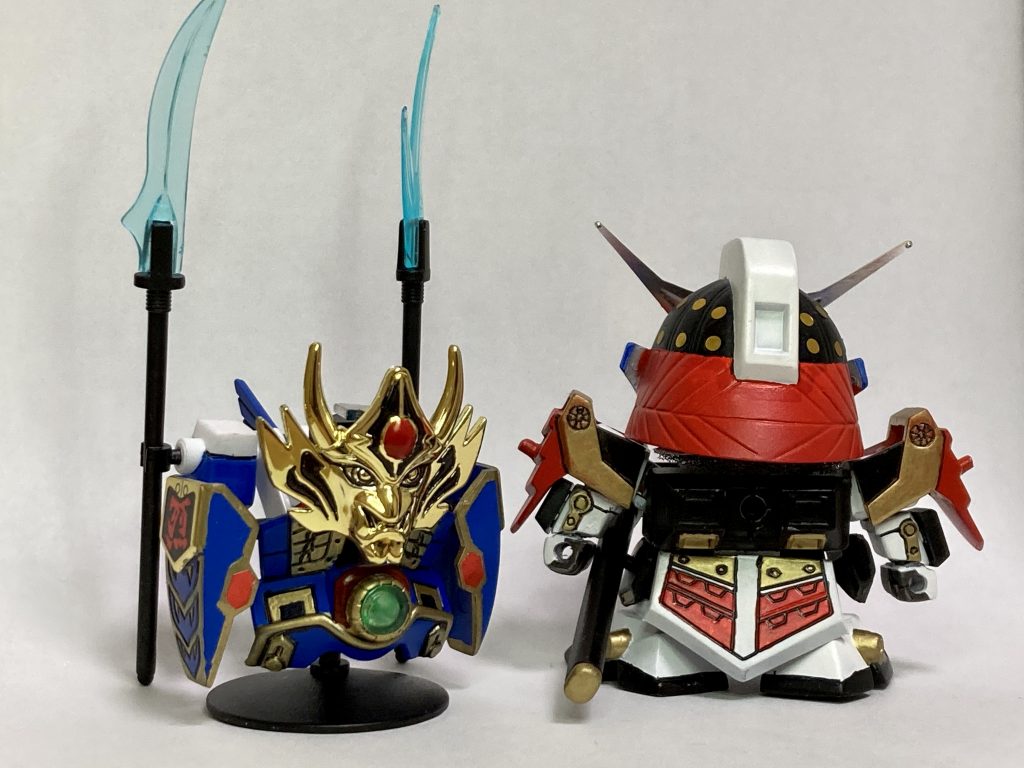 武神のヨロイと。リアレッグ接続ピンは切り取り。バックパックに穴を開けて接続するようにしました。