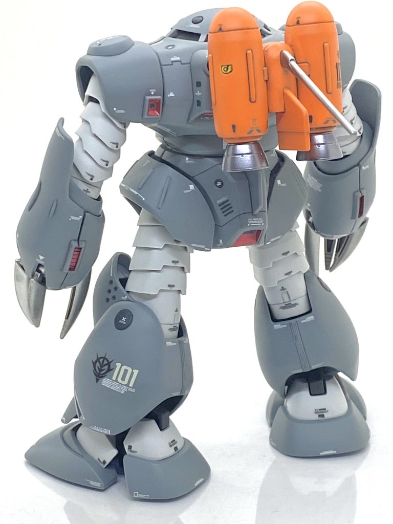 塗装箇所とカラーレシピ腹部→(クレオス)旧ガンダムカラーホワイト4メカ部グレー→(クレオス)ネービーブルーコクピットハッチ→(クレオス)新ガンダムカラーMSレッドバーニア内部等→(クレオス)GXメタルレッドバーニア外部、バイスクロウで等 →(クレオス)メッキシルバーNEXT ジェットパック→(クレオス)旧ガンダムカラーイエロー5