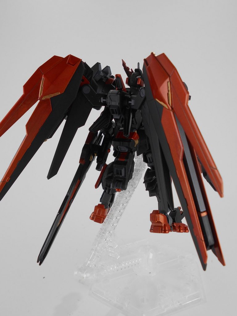 背面。スラスターを多く追加しており、機動力が大幅向上されています。