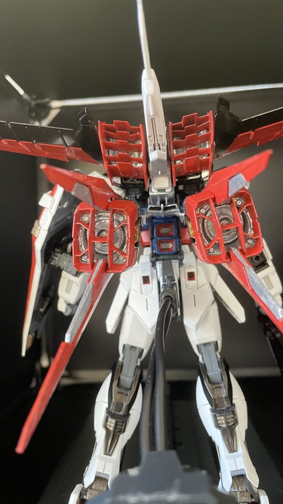 バーニアもシルバーで塗装。精密に塗装し、重量感のある仕上げにしました!