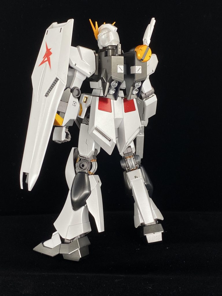 関節のパイプも塗り分けてます