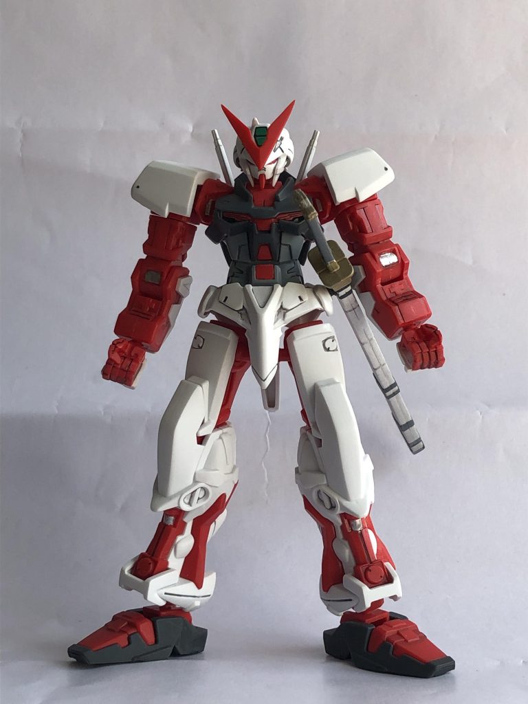 正面。マッシブな体型で、カッコいいです。額のアンテナ、肩と、首回りを若干変更しています。