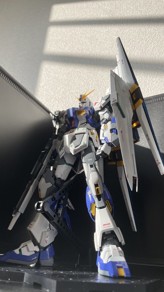 本機体はカラーリングを1から見直し自分の好きなカラーリングで塗装してみました。トリコロールカラーです。