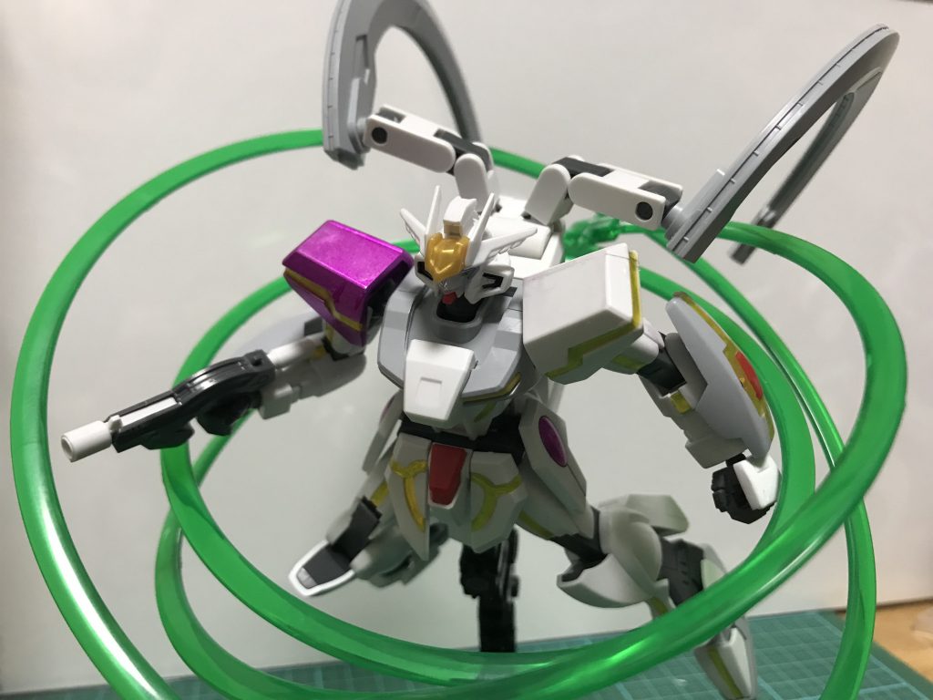 ヴォワチュール・リュミエール展開。スリット部分は付属のシールがとても綺麗だったのでペタペタしてレジン液でコーティングしてます。はじめてのレジンだったのでとても緊張しました。