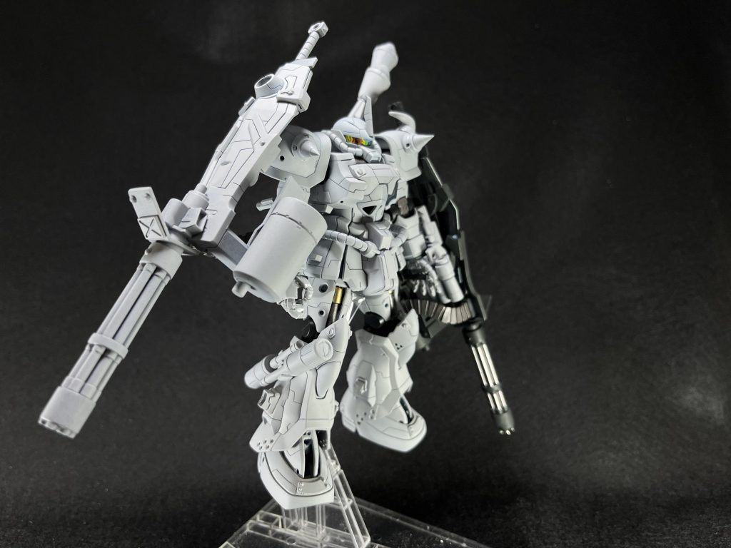 というわけでグフカスタム、以上となります。今回の裏コンセプトとしてサフの段階の写真をガンスタに上げたい!と思っていて、いつもはパーツごとに作って、塗ってとしていたところを全体の改造からのサフという流れで作成しました。(サフ段階の姿がめっちゃ好きだよー!って人、ぜひいいね!をお願いします笑)お陰で後半になって身につけた技をもとに作り直しをすることができたりと、完成度を上げる効果もあったと思い、また一つレベルアップした気がしました。最後までご覧いただき、誠にありがとうございます!