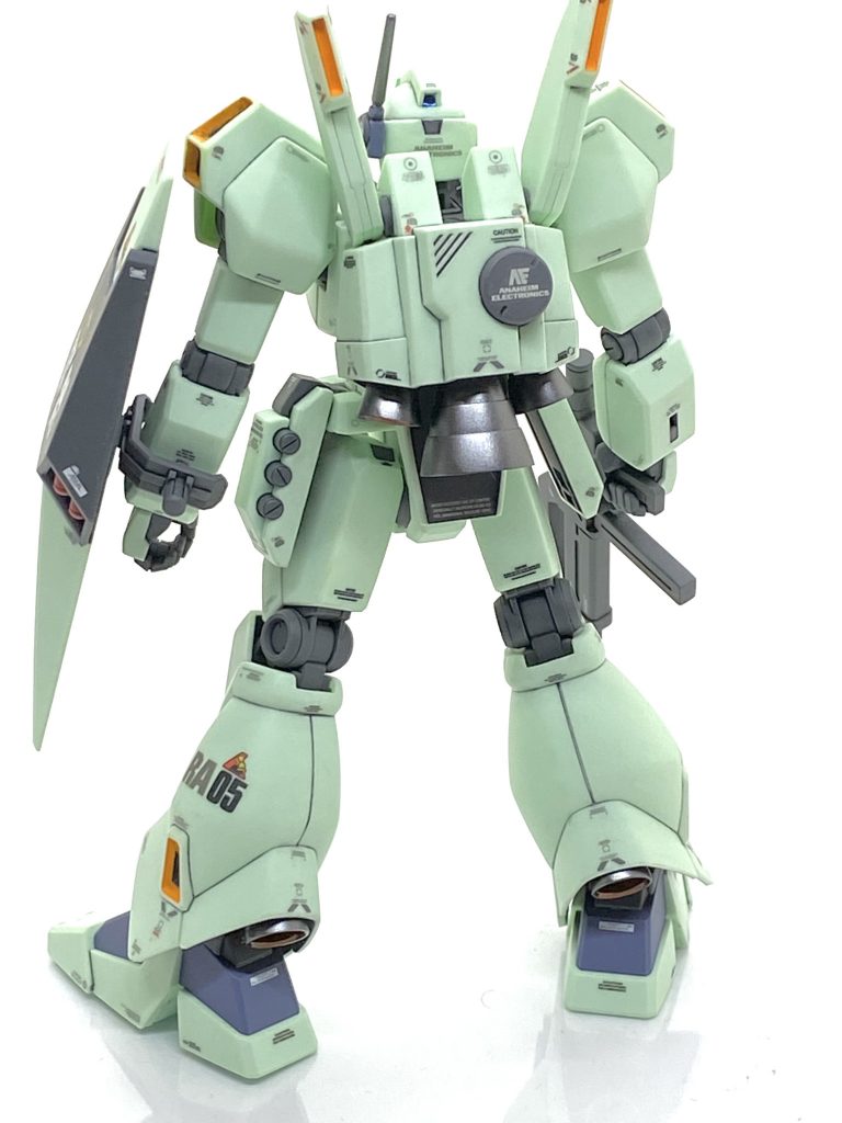 塗装箇所とカラーレシピビームライフル、ダクト等の各部グレー→(クレオス)RLM75グレーバイオレットビームライフル先端、アンテナ、バーニア外部→(ガイア)フレームメタリック(1)肩、足等のオレンジ部→(ガイア)ビビッドオレンジ肩、足等のオレンジ部のグレー部→(ガイア)エナメル、デントグレーバーニア内部→(タミヤ)エナメル、クリアーオレンジ