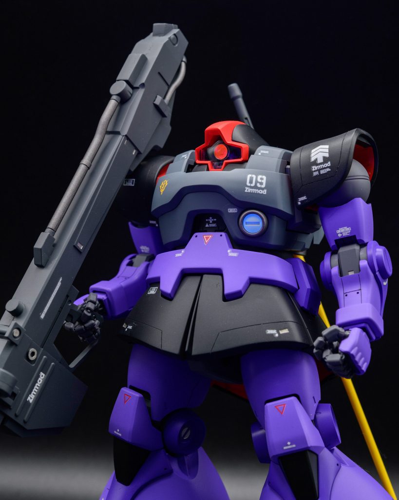 首を2mmほど後退させて、肩は上に2mn上げて怒り肩にしています。