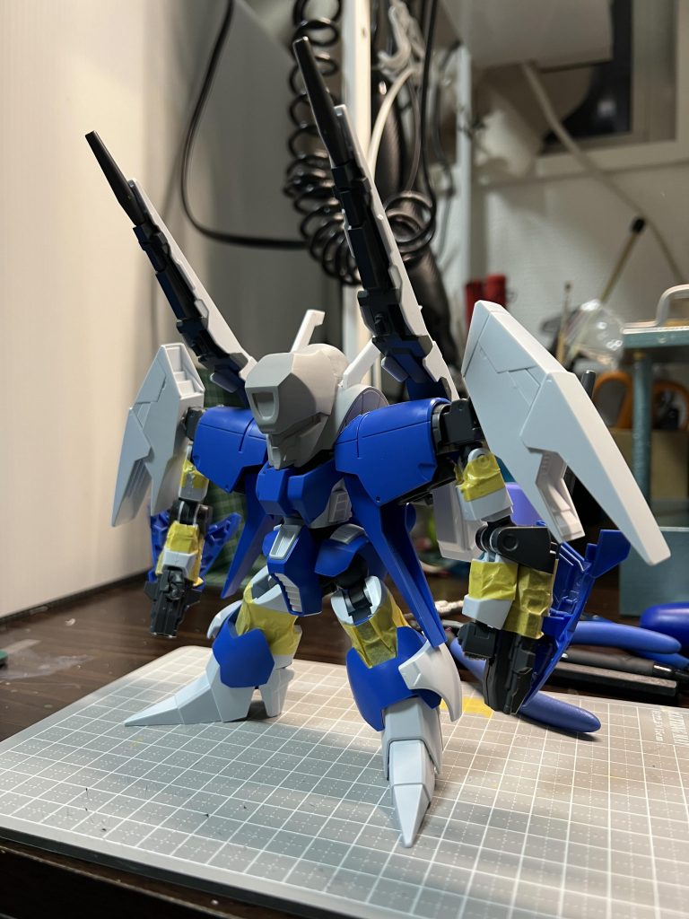 今回は上腕・前腕・スネ・ロングライフル・ビームキャノンを短縮化しています。写真はビームキャノン短縮化前の状態です。