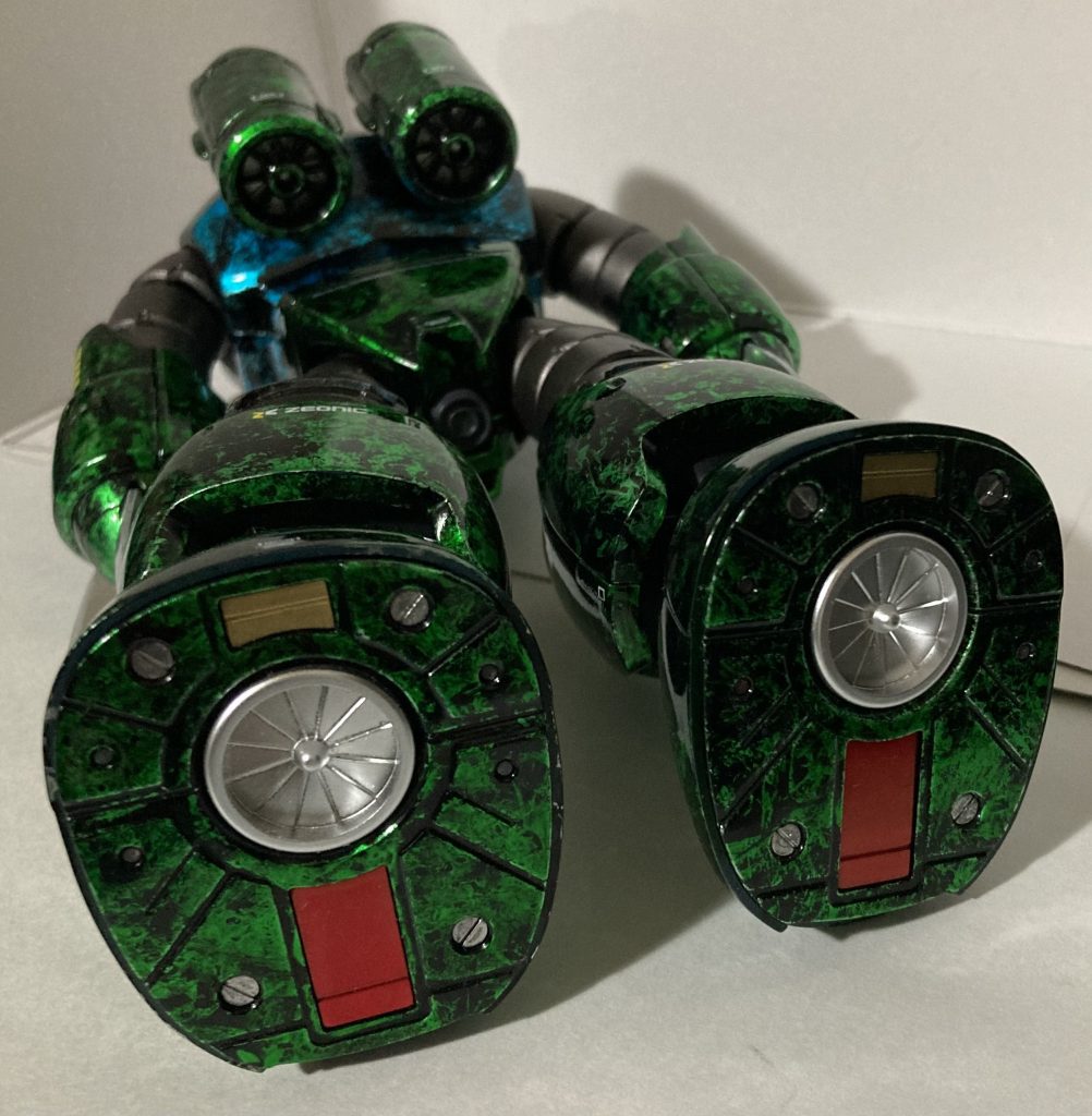 塗り分けもしています。なんとなく差し色になるかな？とメタリックレッドを塗りましたが、浮いてますね･･･。