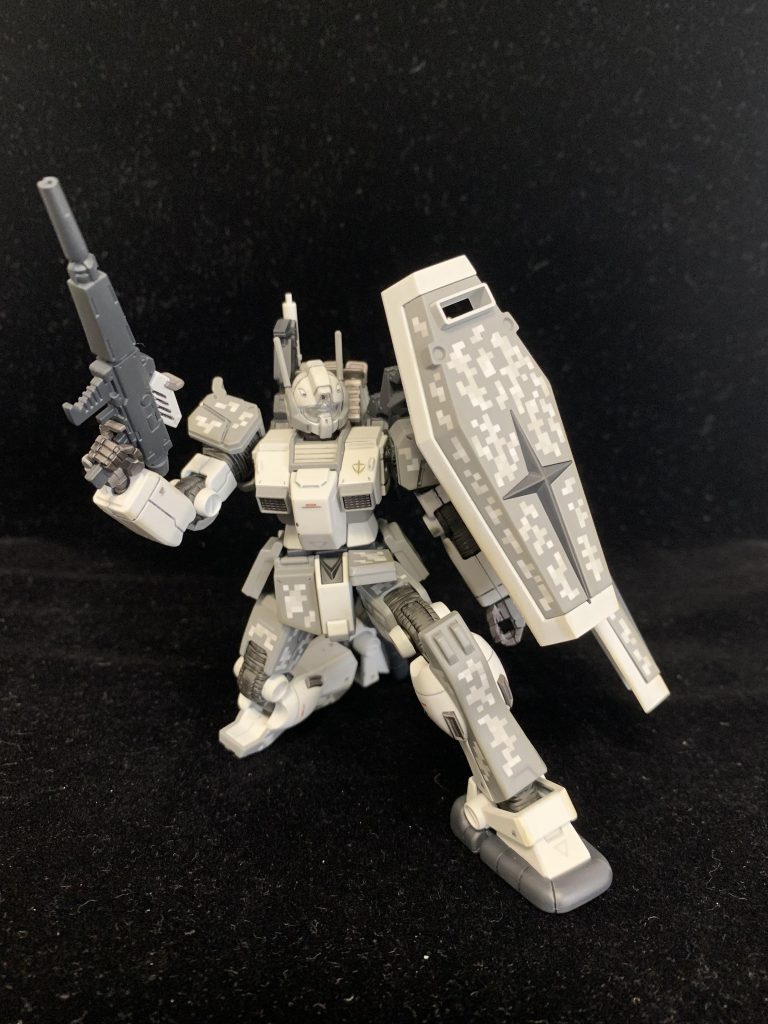 シールドを構えて膝立の姿勢。