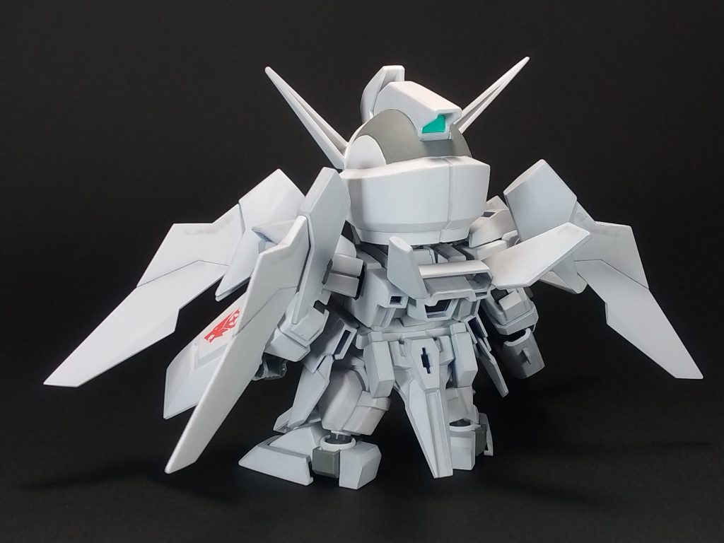 本体の細かいグレーと黒部分は水性ホビーカラーで筆塗り。ラッカー塗装の上からなので、失敗してもマジックリンで拭き取れるのは便利でした。