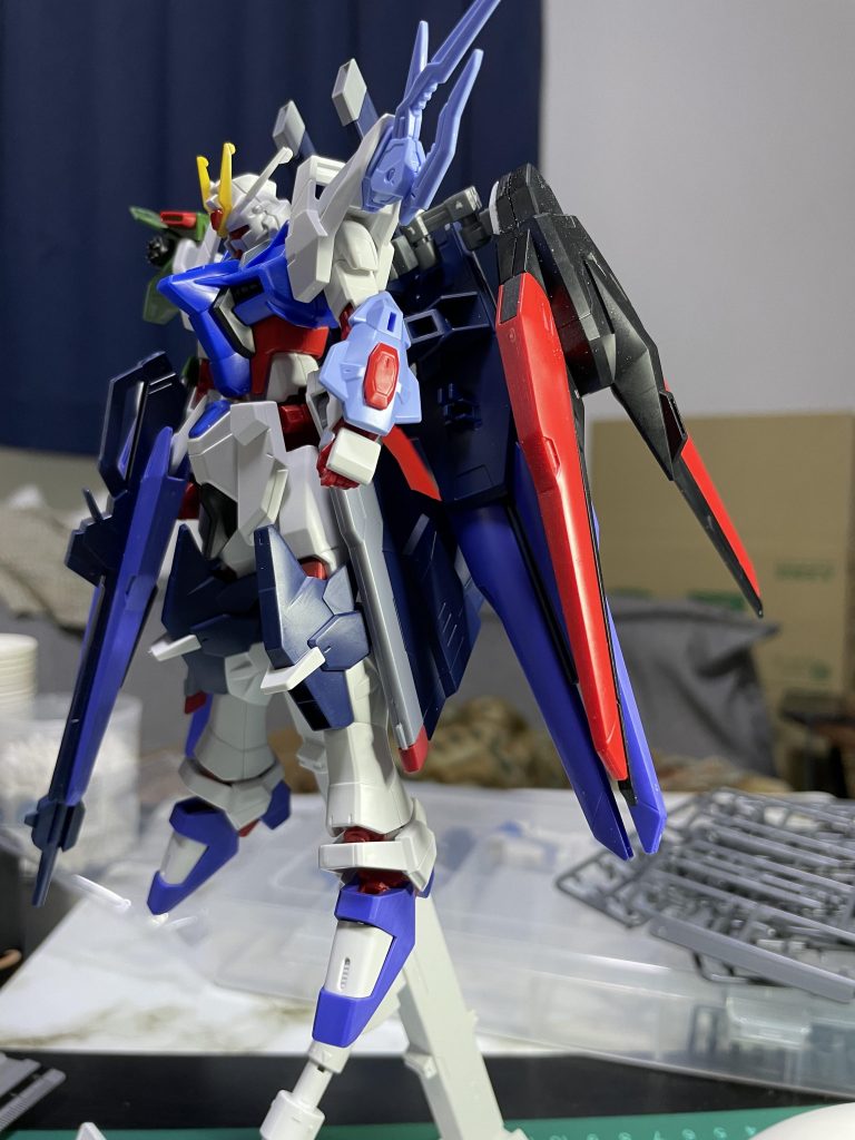 塗装前。最終的に腰のレールガンはバックパックと干渉してしまい泣く泣くオミット。