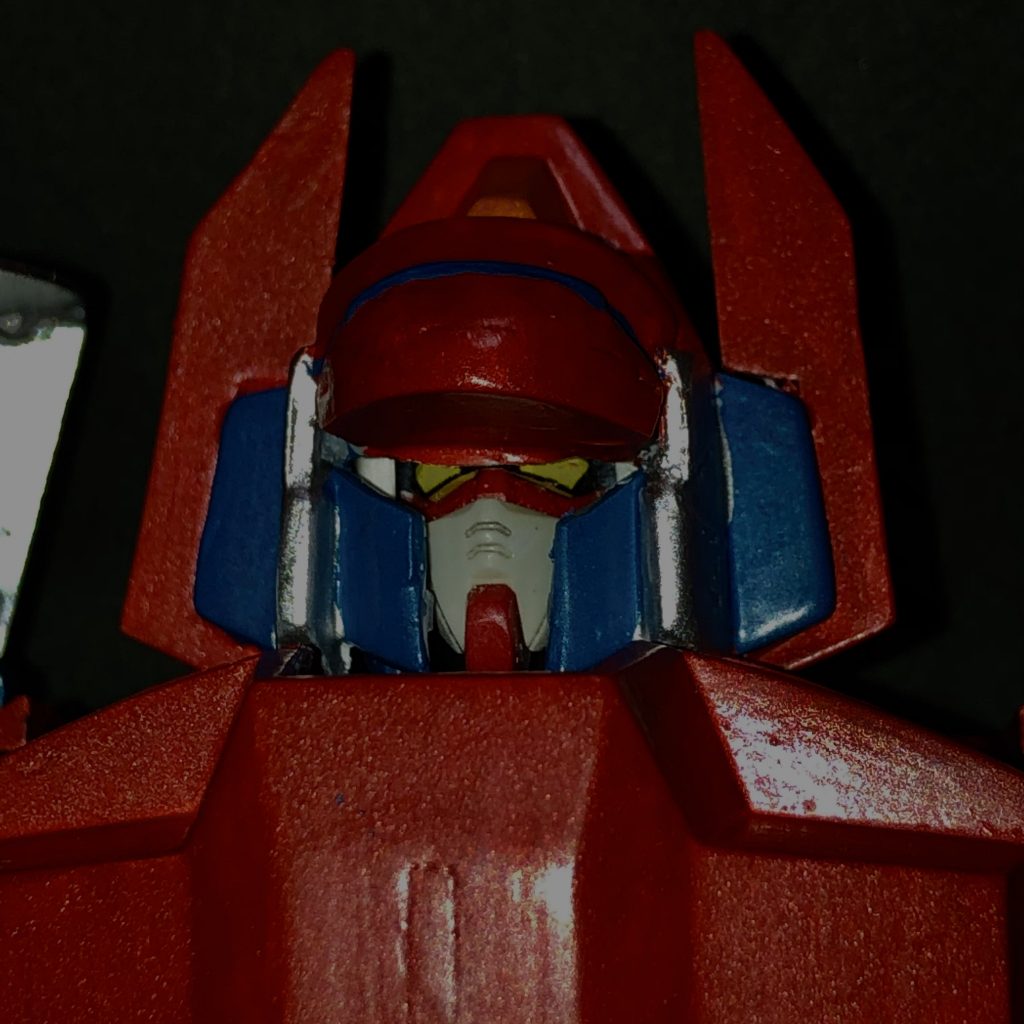 マスクオフするとガンダム顔になります(本当は獣みたいな顔になります)