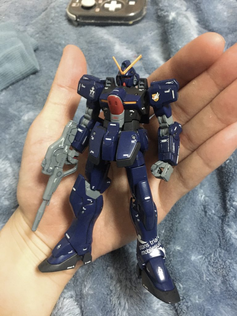 これは、トップコートをする前の写真です。やはりデカールを貼ったらトップコートでコーティングしておきたいものです自分は大抵、ツヤ出しトップコート(UVカット)を吹いた後につや消しトップコートを吹いています。