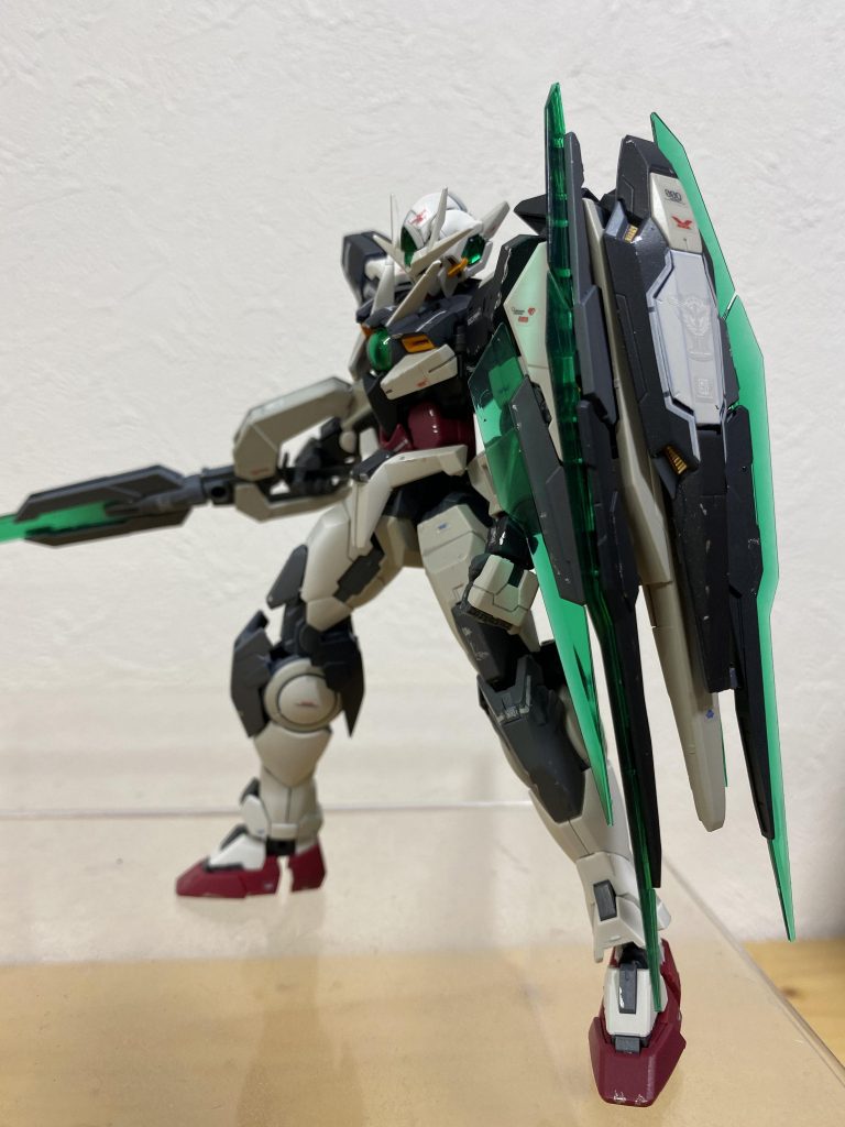 ブルーの部分を、個人的に好きなタミヤのラバーブラックで塗装。その他もタミヤカラースプレーで塗装してあります。 