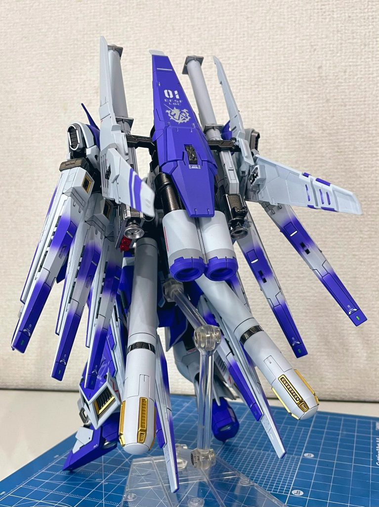 バックショット。見ての通りごちゃごちゃしていてポーズ取らせようとするとポロポロしまくりますｗ